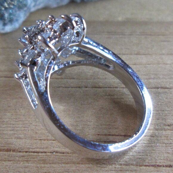 Starlike Cubic Zirconia Cocktail Ring - Picture 6 of 9